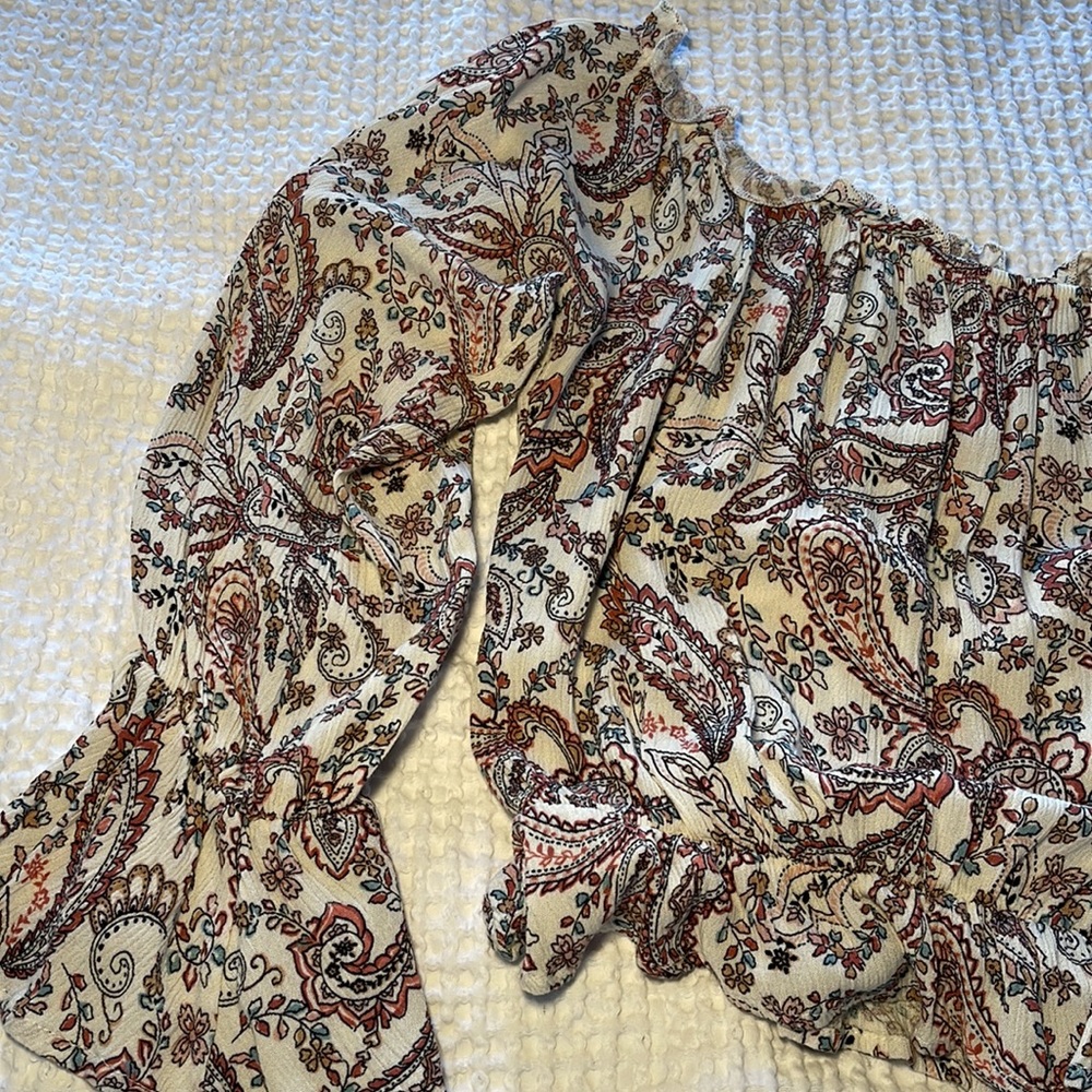 Off Shoulder Long Sleeve Cropped Blouse - Picture 4 of 7